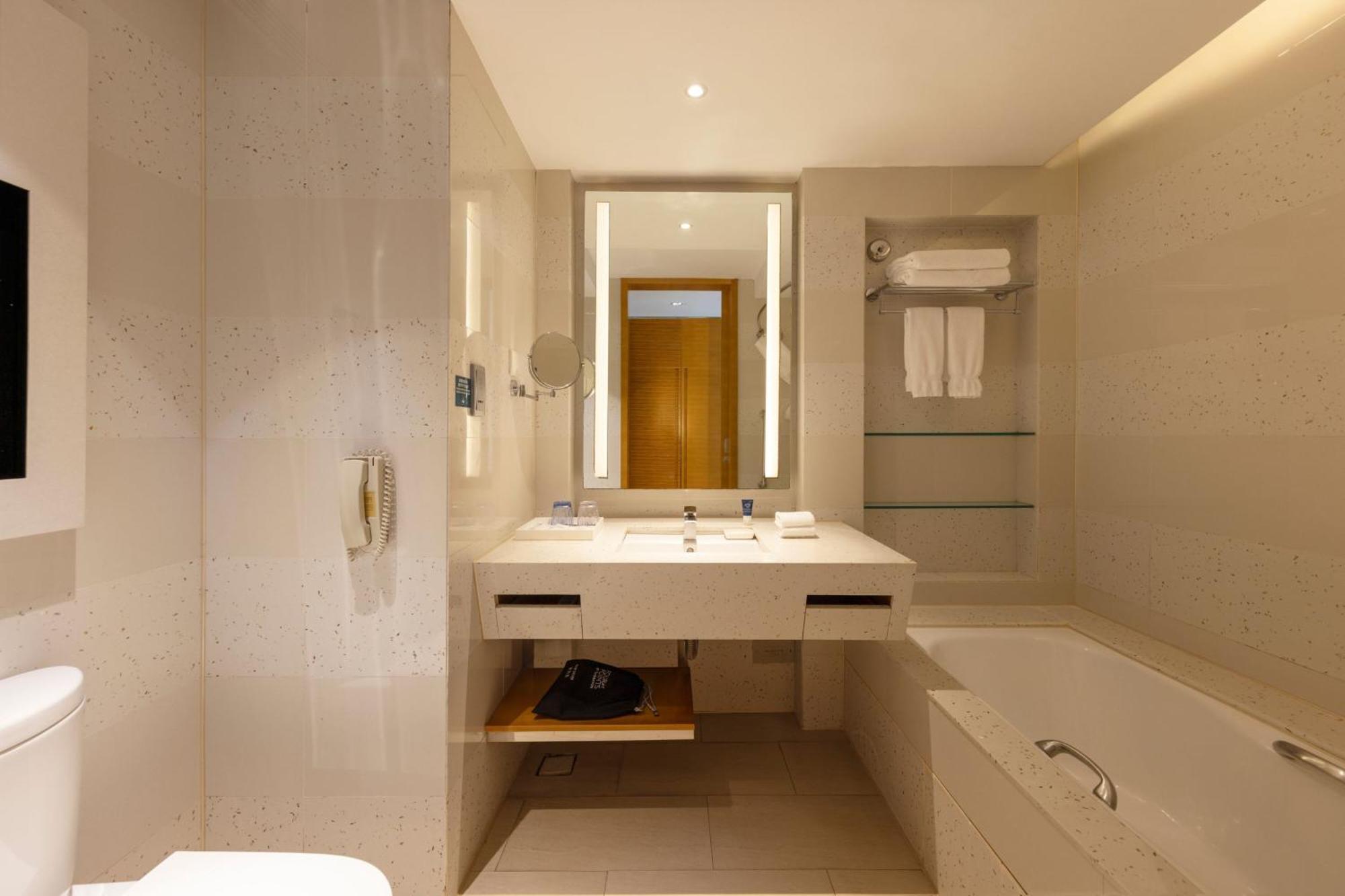 Four Points By Sheraton Shenzhou Peninsula Resort Wanning Exterior photo