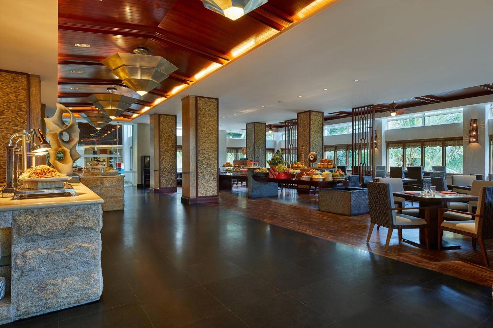 Four Points By Sheraton Shenzhou Peninsula Resort Wanning Exterior photo